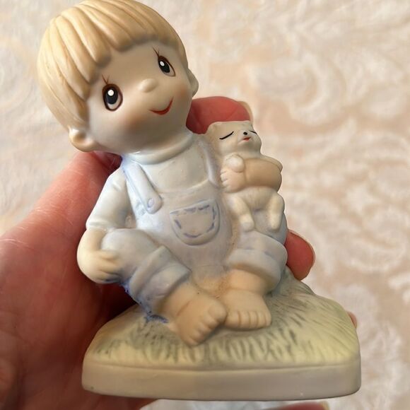 Vintage Boy & Girl porcelain sitting figurines EVC no chips cracks or fading - Picture 12 of 16
